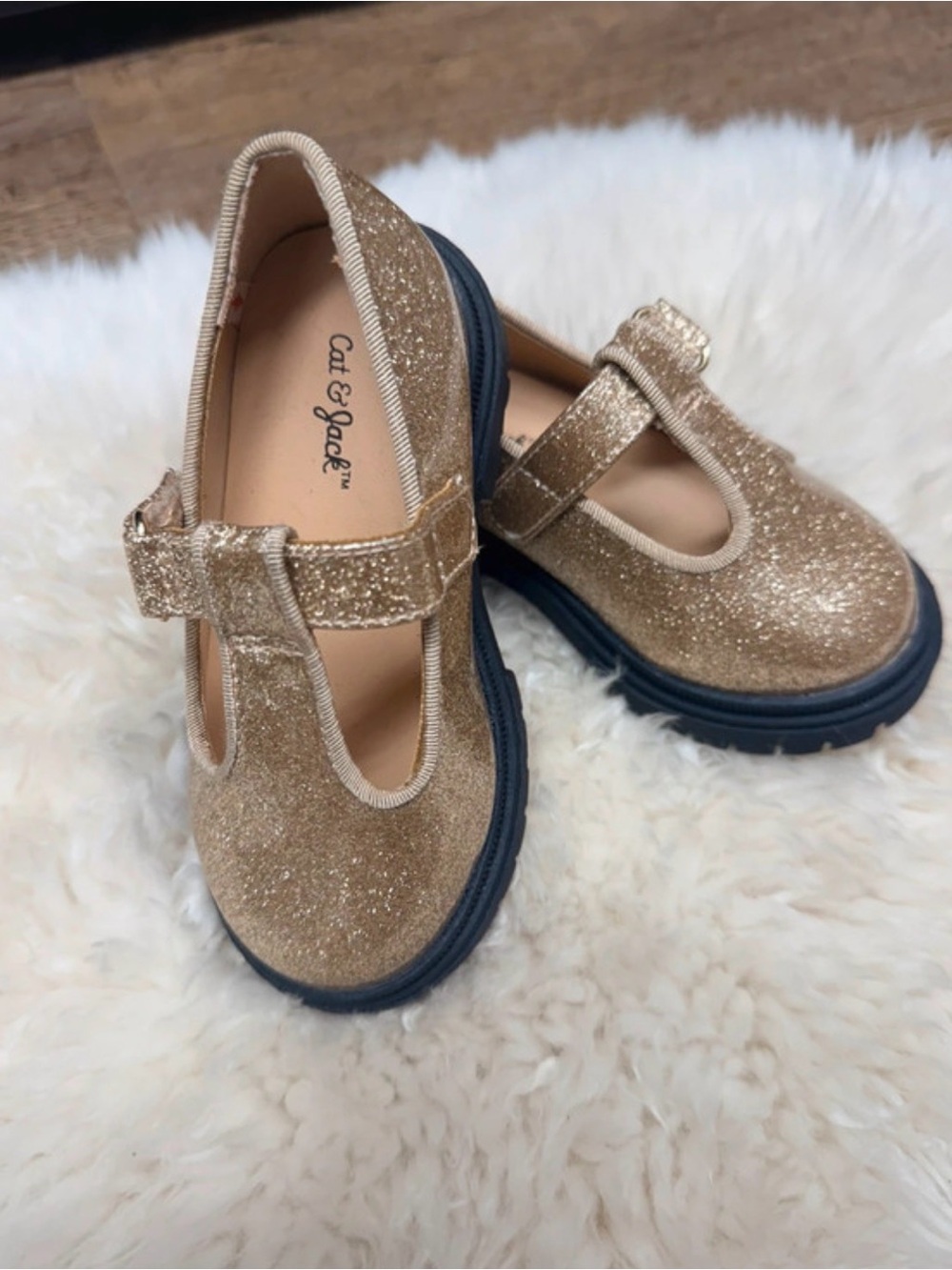 NEW Cat & Jack Girls' Sparkle Gold T-Strap Mary Jane Shoes size 6